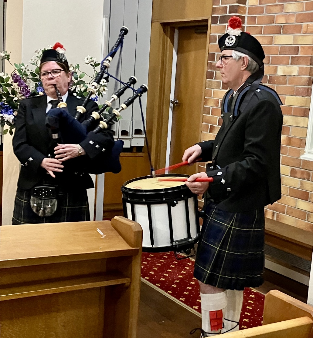 isa and John Vichie, members of the Stanthorpe Pipe Band, played a moving rendition of 'Amazing Grace'