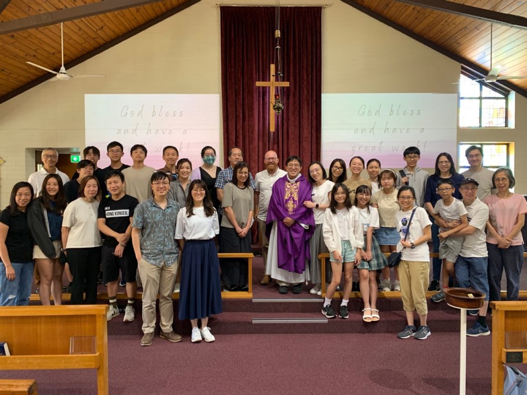 The Rev'd Dr Simon Tang with wife Greece and The Rev'd Scott Windred and Sunnybank parishioners in early 2023